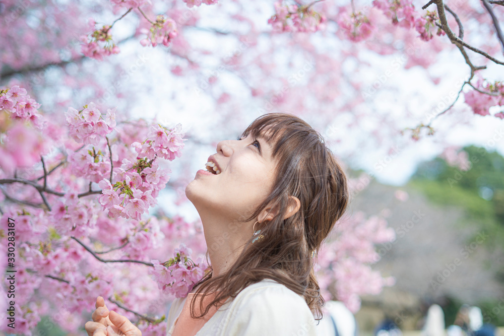 桜の木の下で撮るポートレート