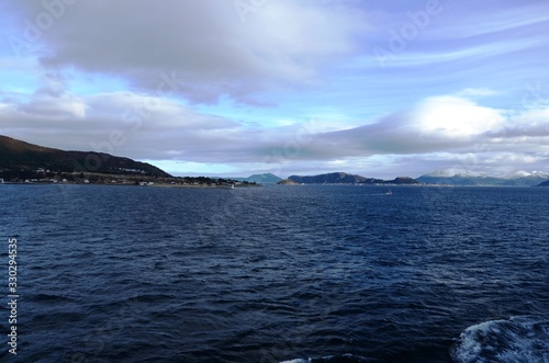 Navigation de l’Express Côtier Hurtigruten de Bergen vers Alesund (Norvège)
