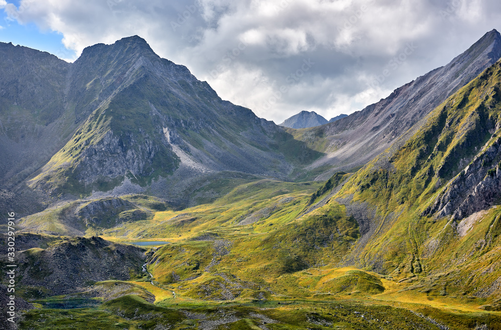 Fototapeta premium Alpine tundra and lakes at head of Siberian river