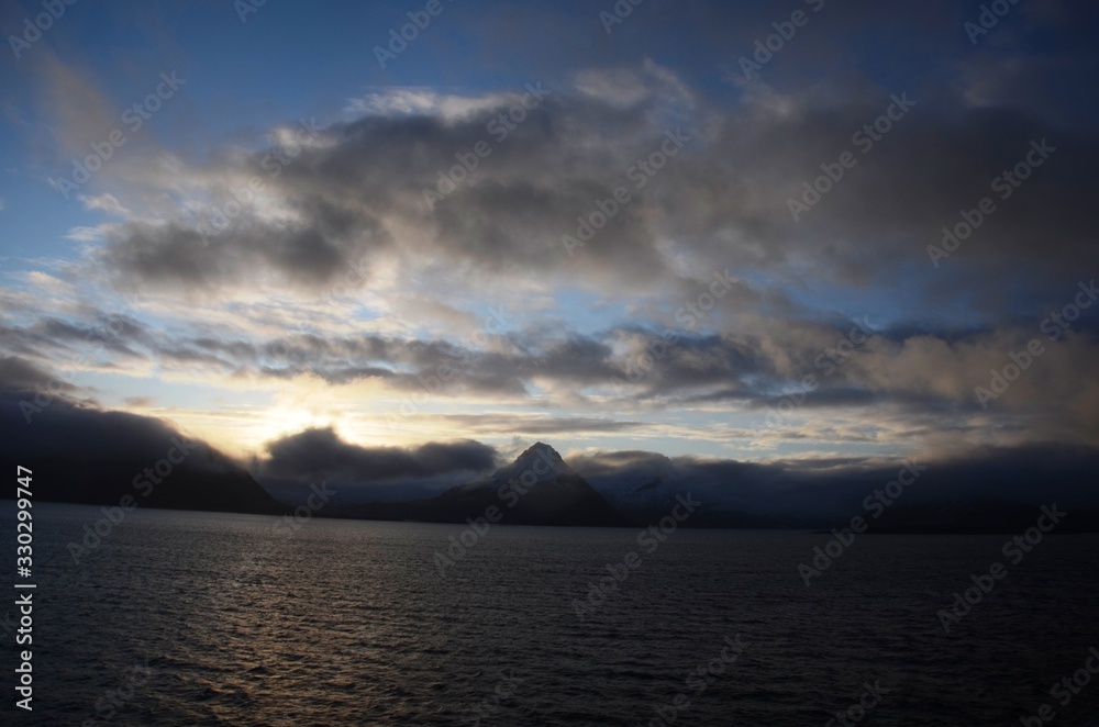 Fototapeta premium Passage du cercle polaire arctique à bord de l’Express Côtier (Norvège)