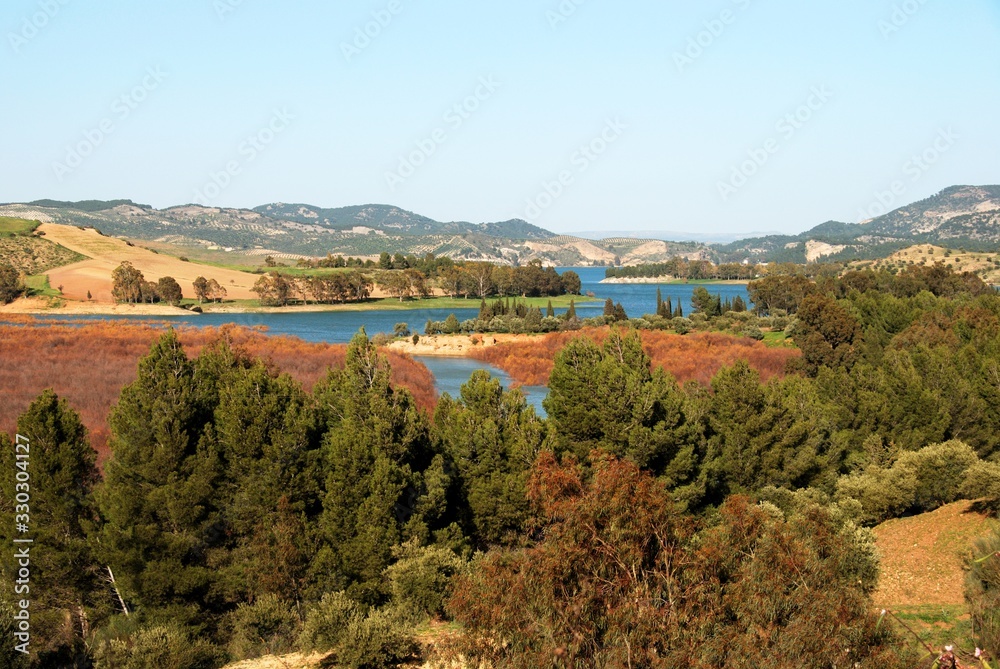Φωτογραφία Elevated view of Guadalteba lake and surrounding countryside near Ardales, Spain