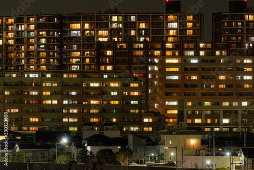 Wallpaper Mural 夜のマンション Torontodigital.ca