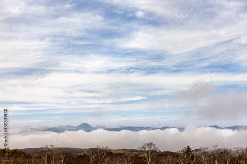 日本・北海道東部の国立公園、雄阿寒岳と雲海 © Hirayama Toshiya