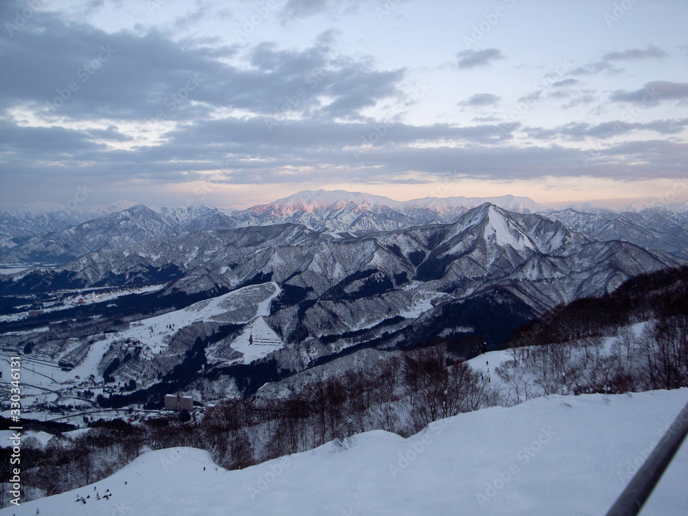 冬の石打丸山スキー場山頂からの越後三山