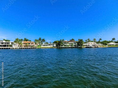Luxury mansion in exclusive part of Fort Lauderdale © Solarisys