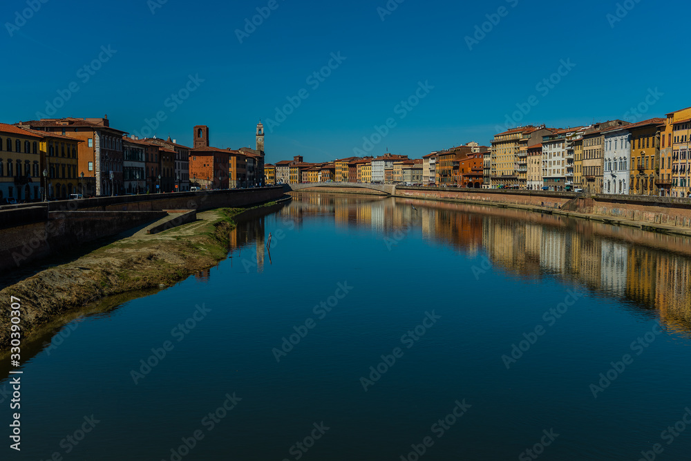 Naklejka premium Pisa in Tuscany, view the river Arno in historical center