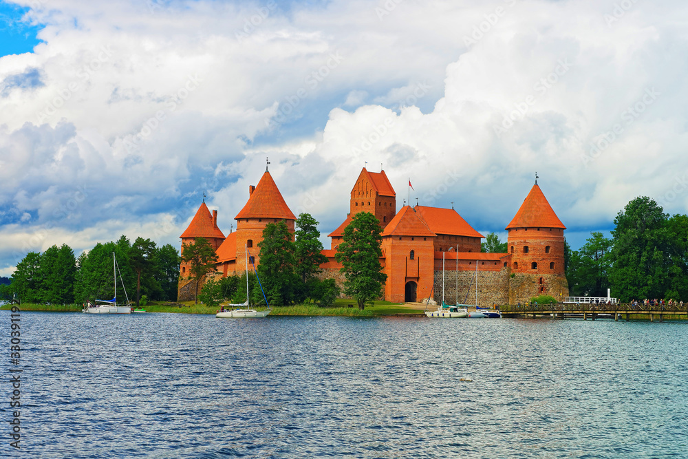 Naklejka premium People and Sailing boats on Galve lake Trakai island castle