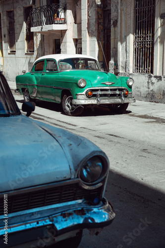 Classic old cars in Havana © mikelaptev