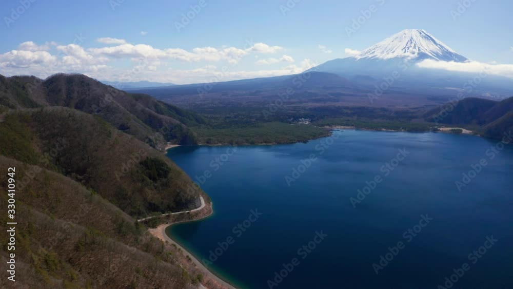 本栖湖と富士山空撮 本栖湖と富士山空撮