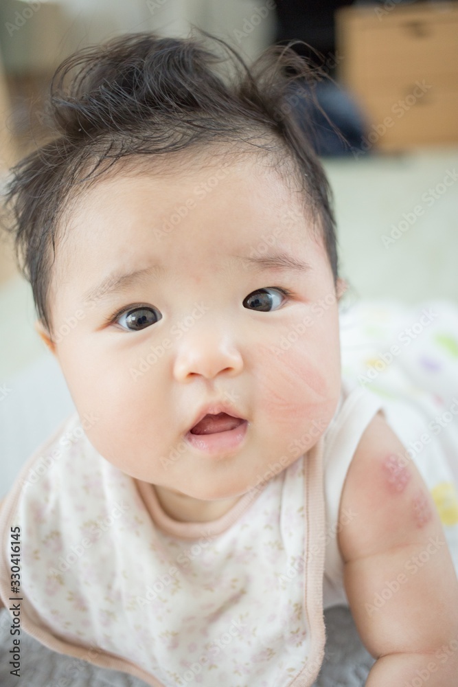 うつ伏せの赤ちゃん うつ伏せの赤ちゃん