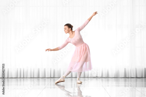 Fototapeta Naklejka Na Ścianę i Meble -  Beautiful young ballerina in dance studio