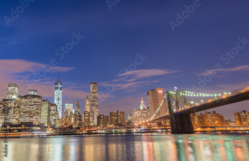 Fototapeta Naklejka Na Ścianę i Meble -  Night view of Manhattan and Brooklyn bridge