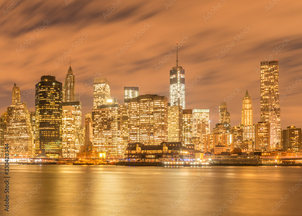 Fototapeta premium View of lower Manhattan from Brooklyn