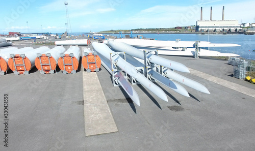 Foto Wind Turbines at harbour Antrim Northern Ireland