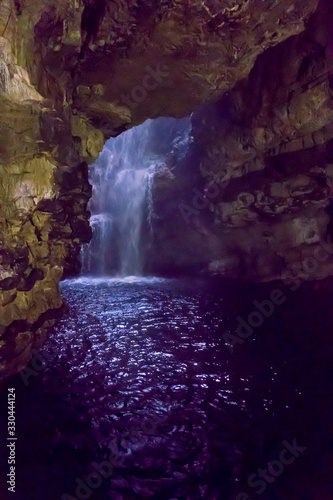 Wasserfall in der Smoo cave, Höhle in Durness, Schottland