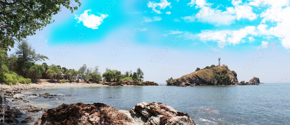 Obraz premium View from Ko Lanta National Park that rises between the lighthouse's islands
