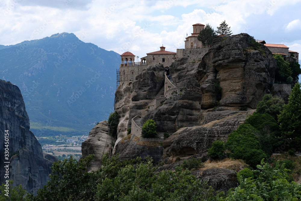 Monastero arroccato sulla roccia a Meteor in Grecia