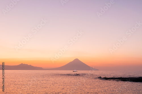 Wallpaper Mural 天下の絶景の日の出 Torontodigital.ca