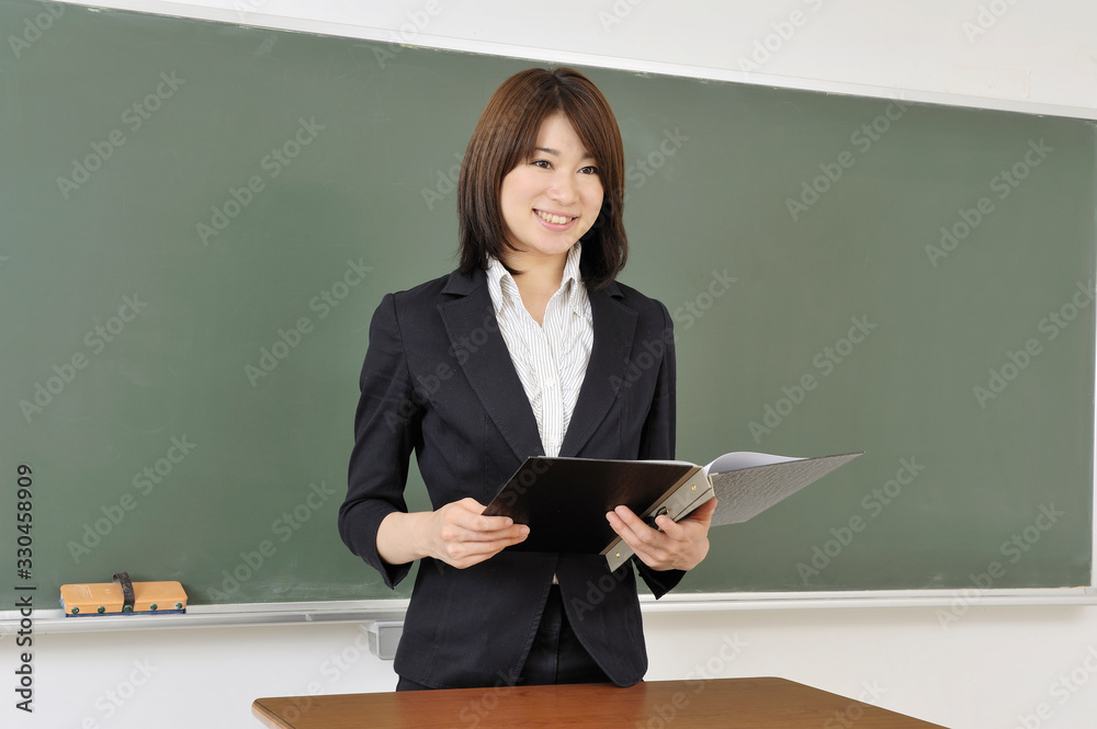 出席簿を持った女教師 出席簿を持った女教師
