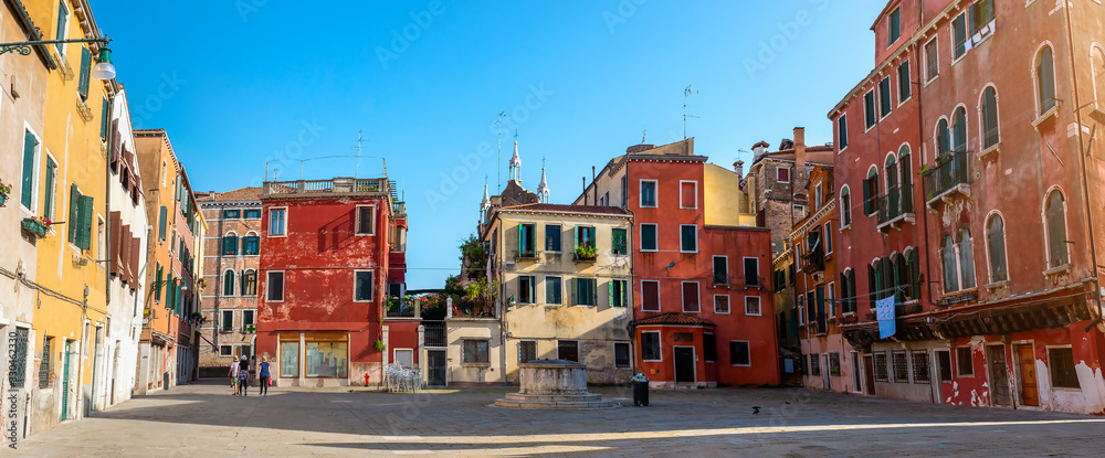 Little square in Venice <span>plik: #330462330 | autor: Givaga</span>