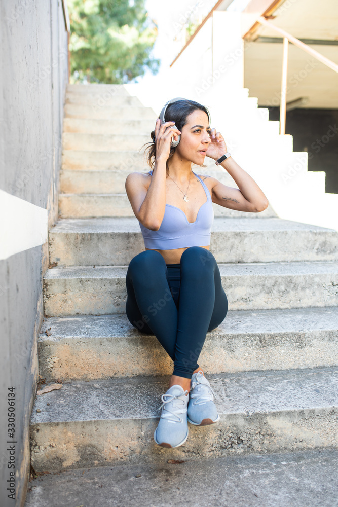 Obraz premium fitness girl doing sport oudoor
