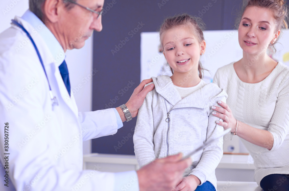 Fototapeta premium Little girl with her mother at a doctor on consultation