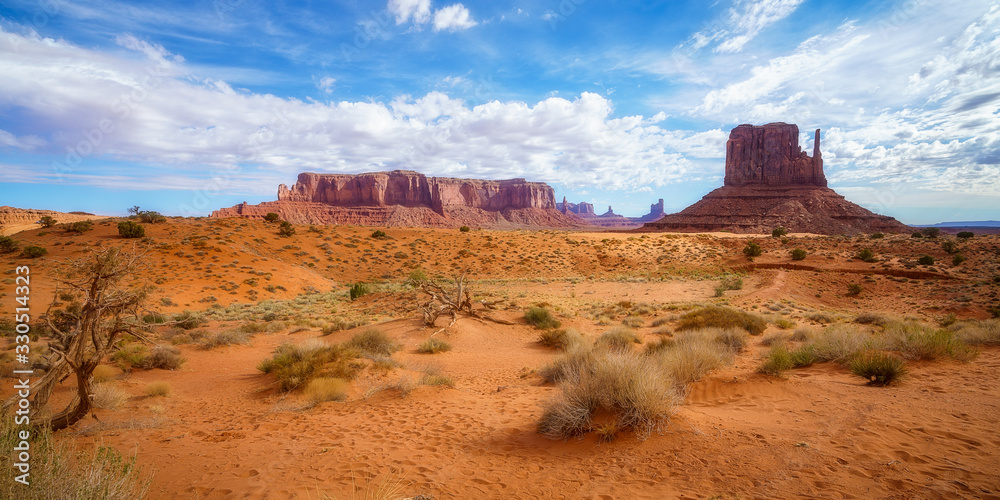 the scenic drive in the monument valley, usa the scenic drive in the monument valley, usa