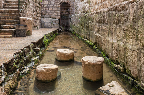 The Pool of Siloam in Silwan, the Arab suburb of Jerusalem in Israel Fototapet