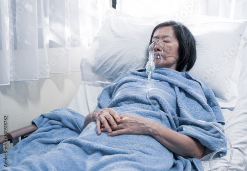 An old asian patient having viral pneumonia were treated with heat nebulizer in the hospital
