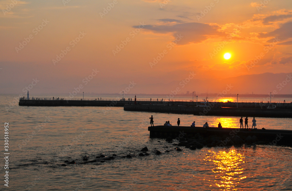 江ノ島・片瀬川河口から見た夕景