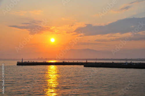 江ノ島・片瀬川河口から見た夕景