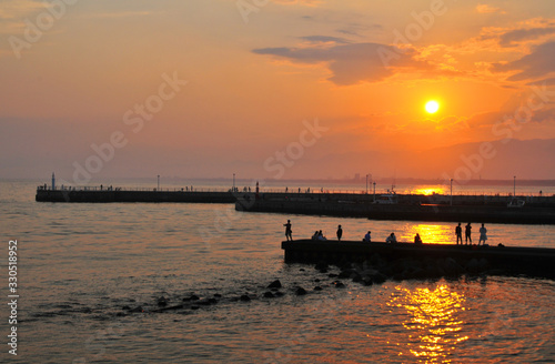 江ノ島・片瀬川河口から見た夕景