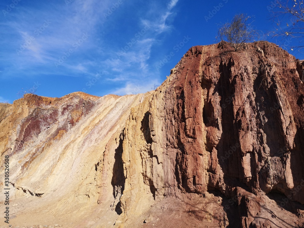 Fototapeta premium Ochre Pits in MacDonnell Ranges bei Alice Springs, Australien