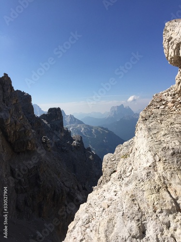 Escalade montagne, vue falaises & pics dolomites © Trekking & Mountains