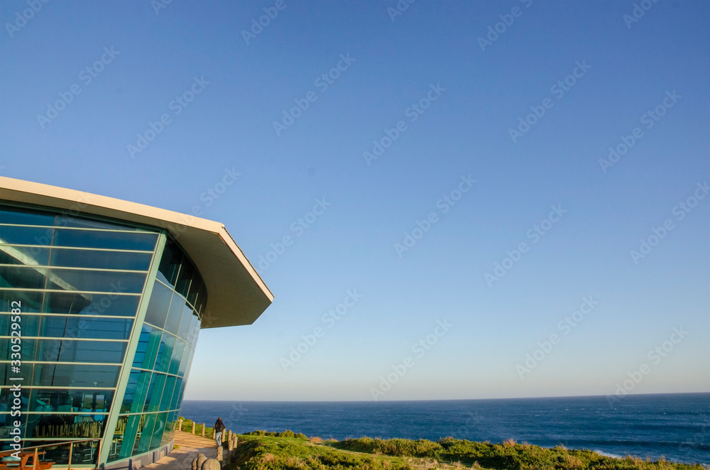 Fototapeta premium house on the beach with blue sky gradient