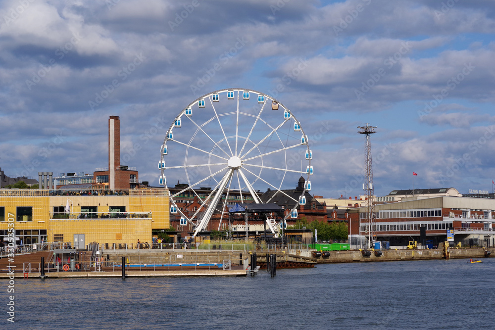 Grande roue d'Helsinki, vue de la mer Baltique, Finlande