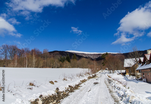 Fototapeta Naklejka Na Ścianę i Meble -  Bieszczady zimą 