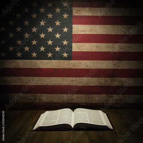 Foto Holy Bible with vintage American Flag