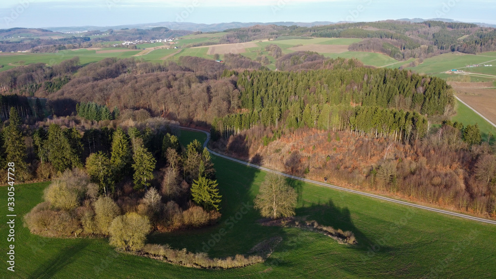 Naklejka premium Luftaufnahme Landschaft im Sauerland