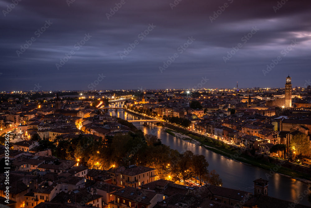 Verona - Veduta notturna da Piazzale San Pietro