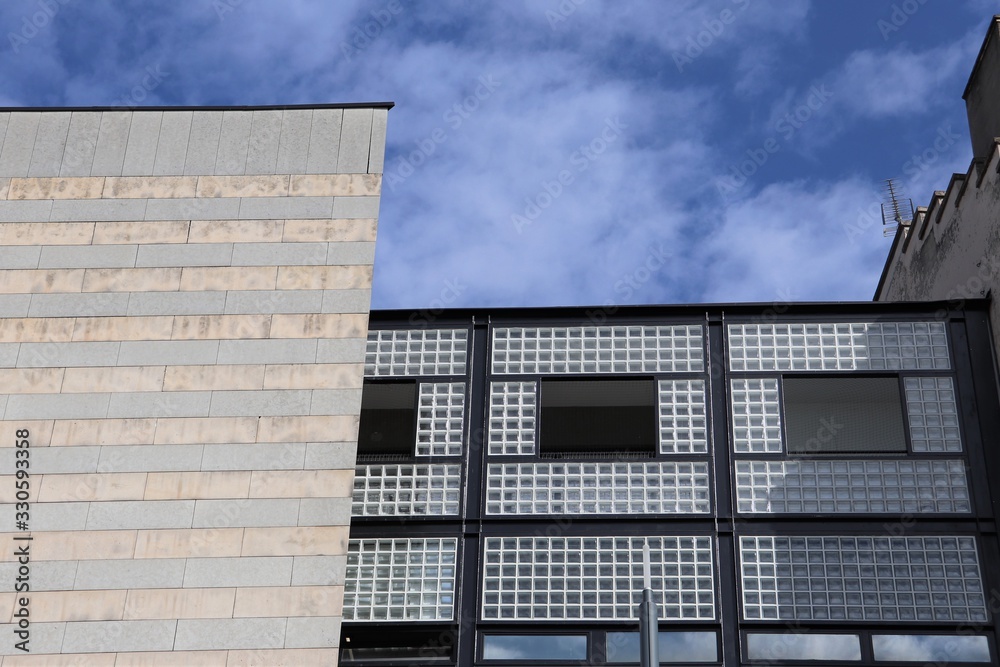 Fototapeta premium Maison du livre, de l'image et du son - Bibliothèque et médiathèque de Villeurbanne - ville de Villeurbanne - Département du Rhône - France - Vue extérieure