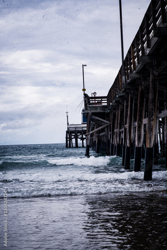 Ocean Waves Crashing Under a Pier Ocean Waves Crashing Under a Pier
