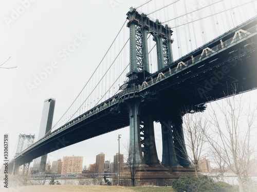 Fototapeta Naklejka Na Ścianę i Meble -  brooklyn bridge in new york