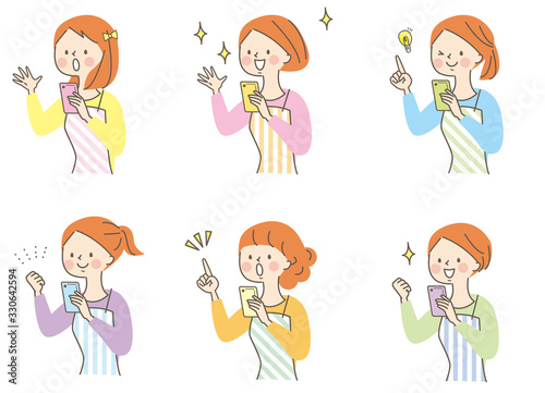 スマホ　驚く　若い女性　エプロン　