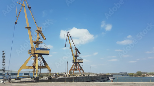 cranes for unloading and loading in port