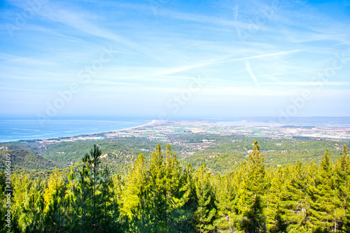 The High Ridge starts from the east of the cliff, which the Anzacs call Razor Edge, and continues 900 meters northeast.