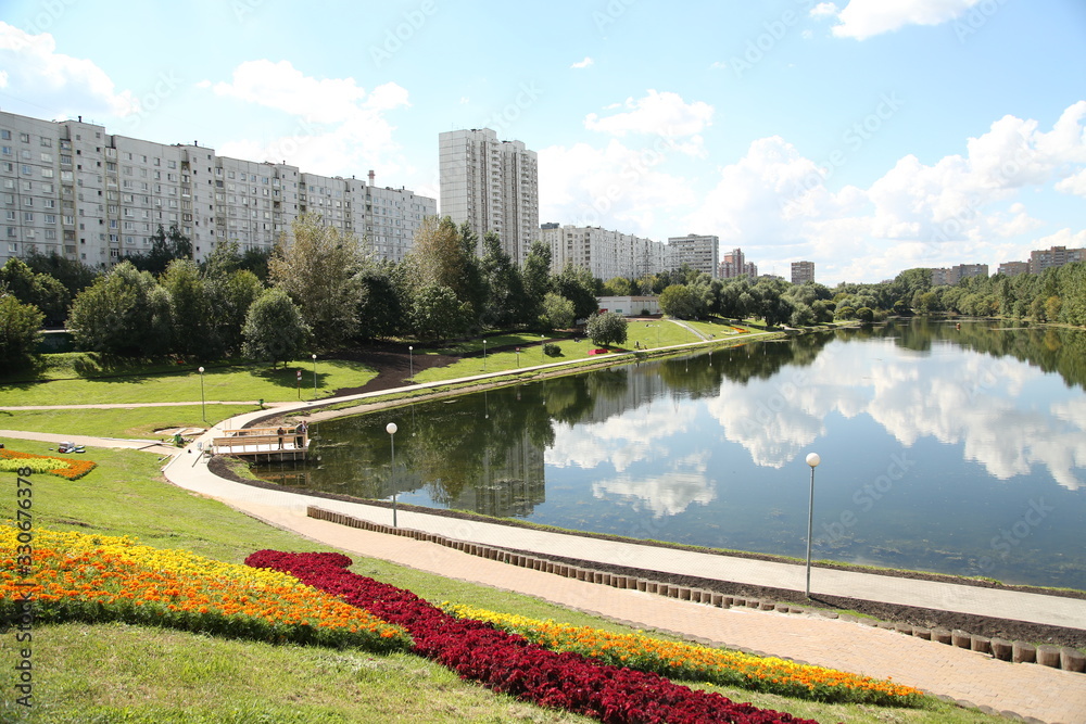 Mazilovsky Pond in Moscow near the Pionerskaya metro station. Photo: 2013.
