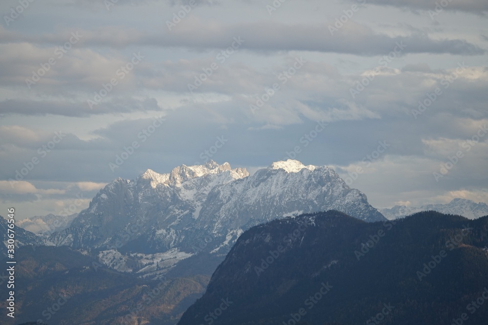 Der Wilde Kaiser im Dezember aus der Ferne Der Wilde Kaiser im Dezember aus der Ferne