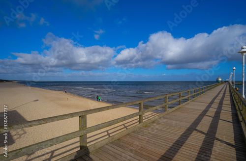 Fototapeta Naklejka Na Ścianę i Meble -  Baltic Sea, Usedom Island, winter, morning. Pictures of carefree life, practically just a few hours before the corona virus crisis changes everyone: the island is now closed. Fear instead of joy.