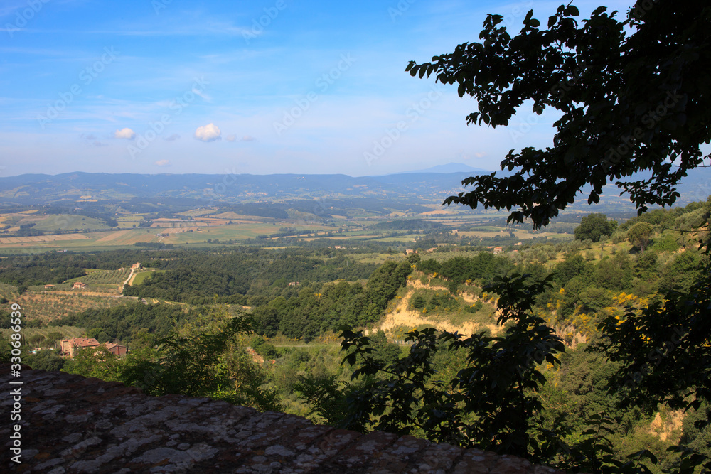Obraz premium Monteleone d' Orvieto (TR), Italy - May 27, 2016: Landscape around Monteleone d' Orvieto village, Orvieto, Terni, Umbria, Italy